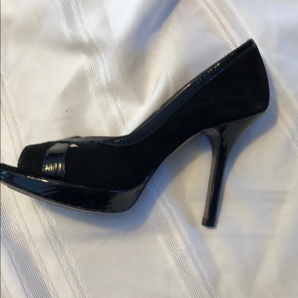 ISOLA black suede peep toe heels size 8.5 CUTE!!!! - Picture 4 of 10